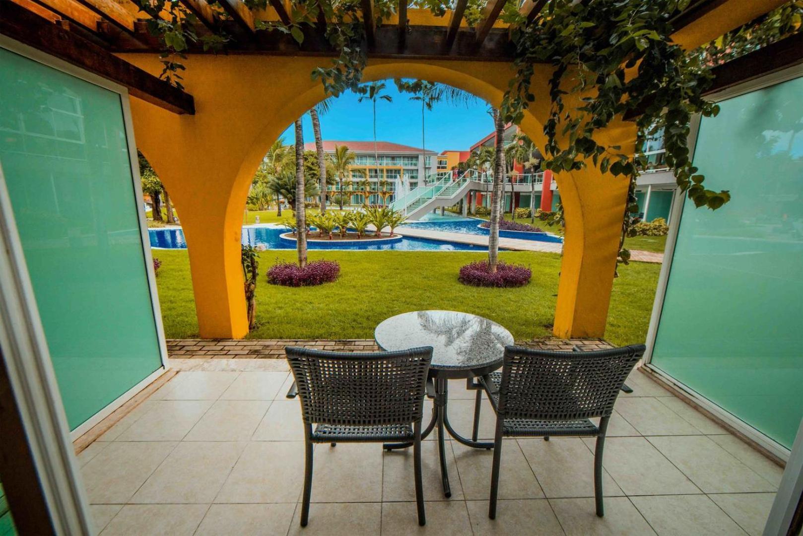 Quarto Luxo com Vista da Piscina