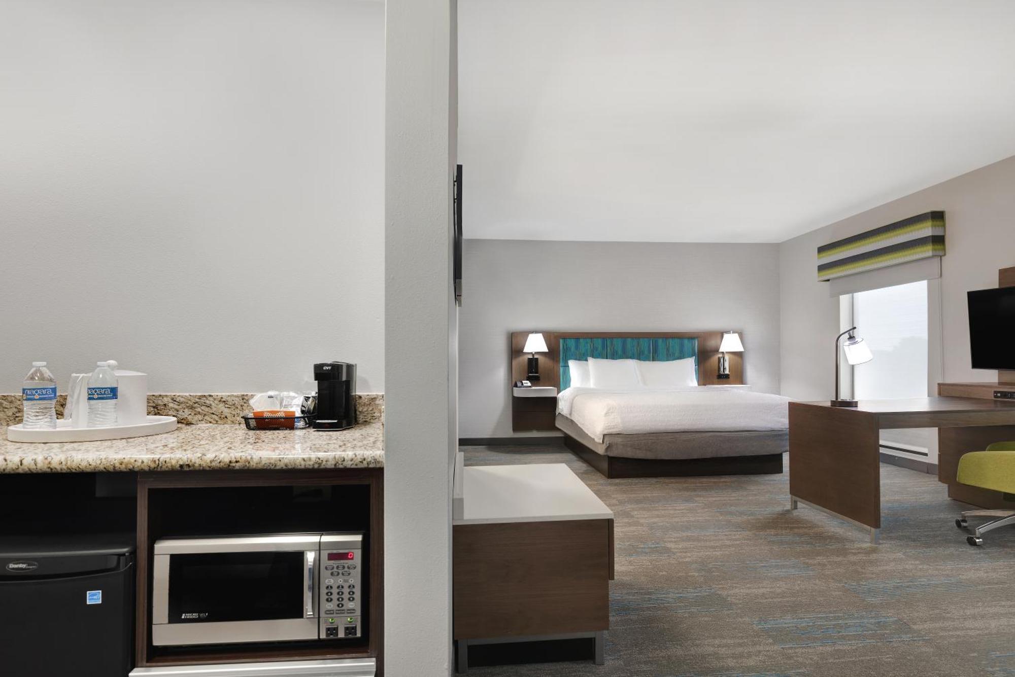 King Studio Suite with Sofa Bed - Non-Smoking