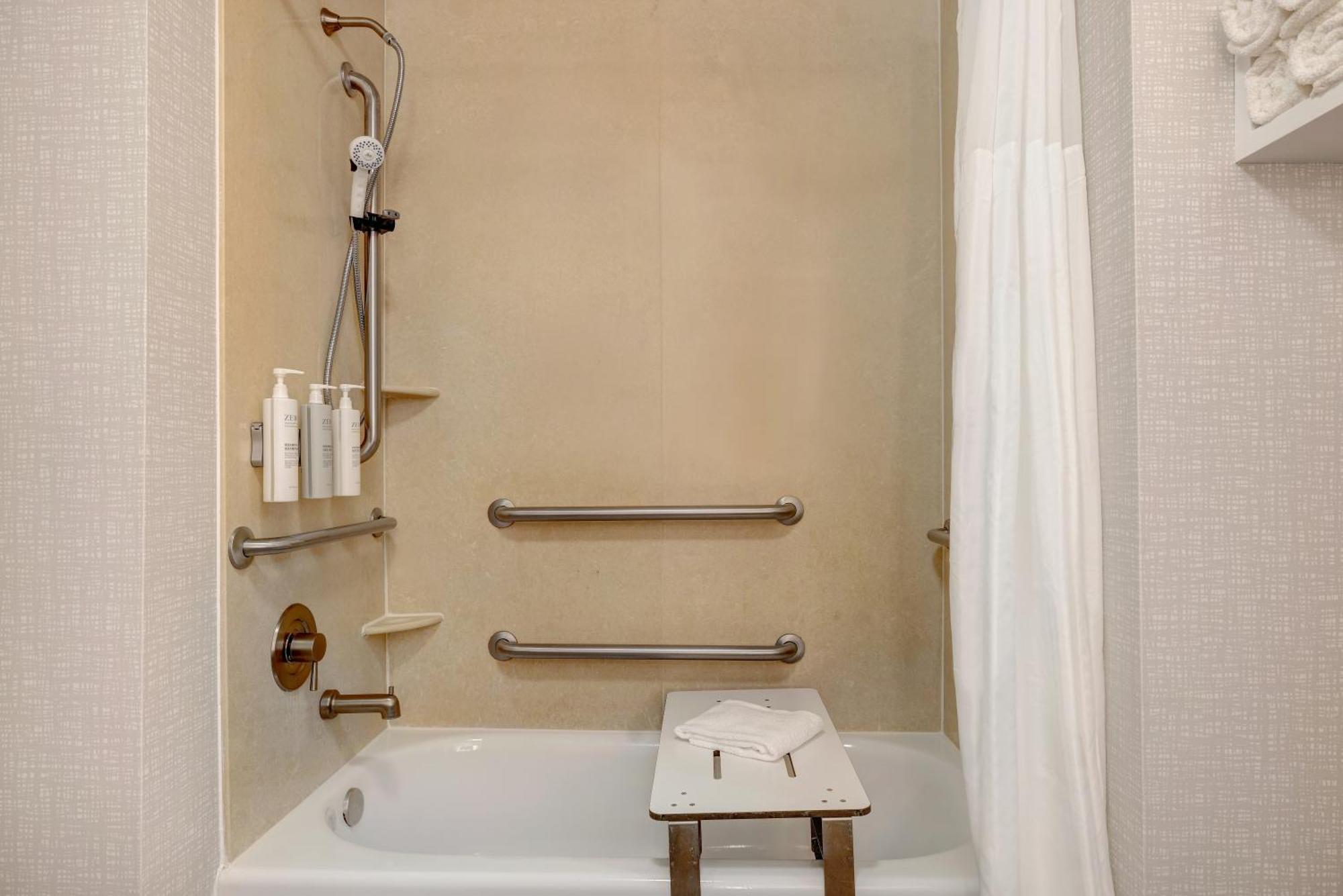 Double Room with Two Queen Beds and Bath Tub - Mobility and Hearing Access/Non-Smoking