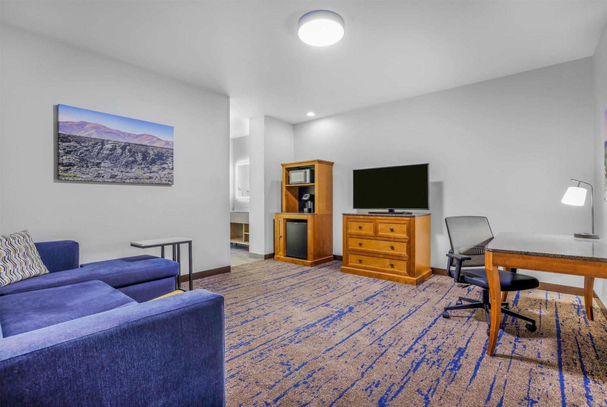 One-Bedroom King Suite - Non-Smoking,1685077963:JPEG