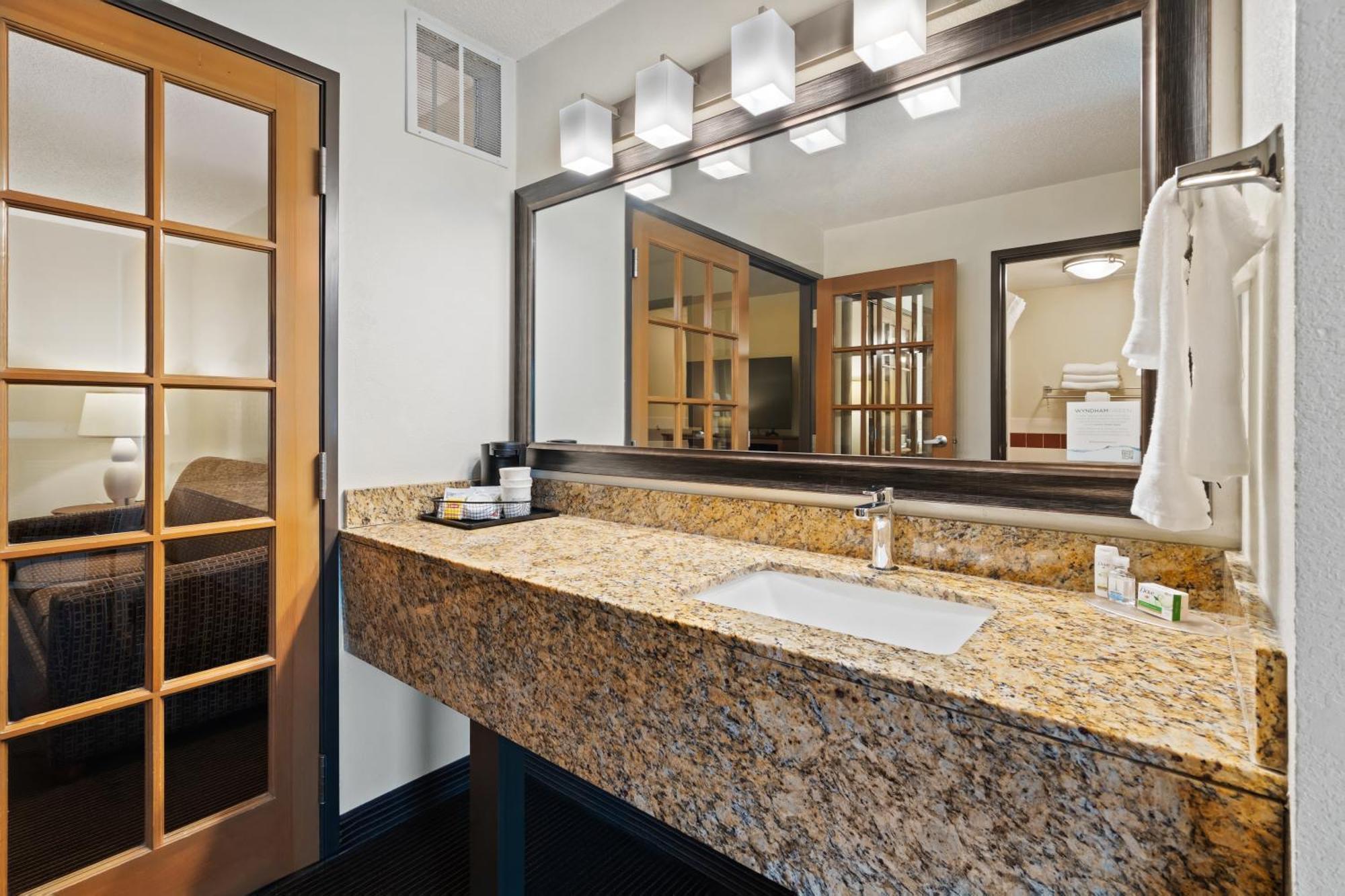 One-Bedroom Superior King Suite - Non-Smoking