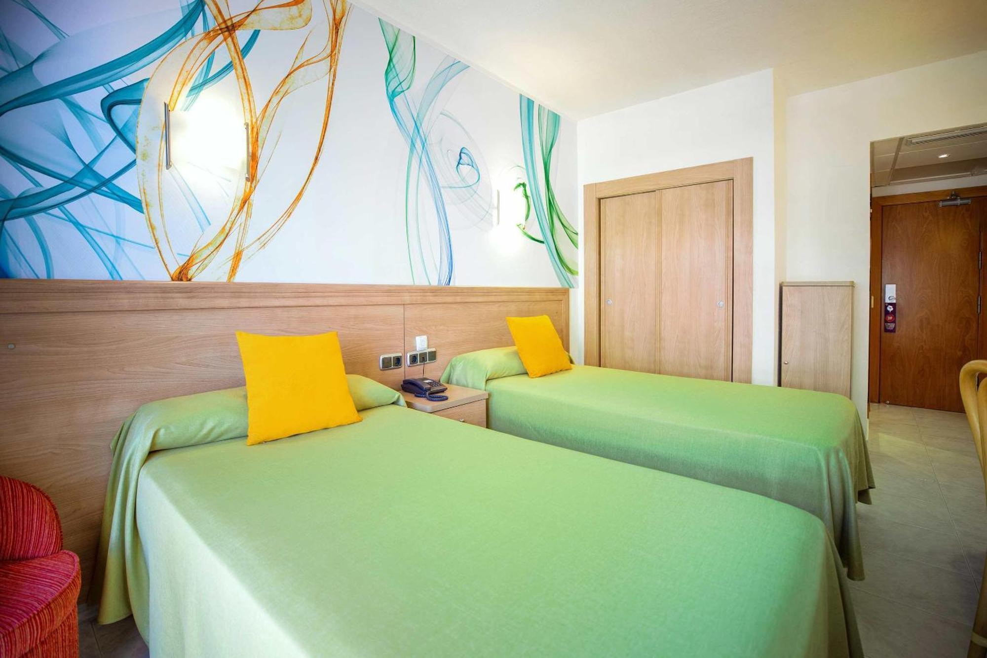 Habitación Doble con cama supletoria - 1 o 2 camas (2 adultos + 1 niño)