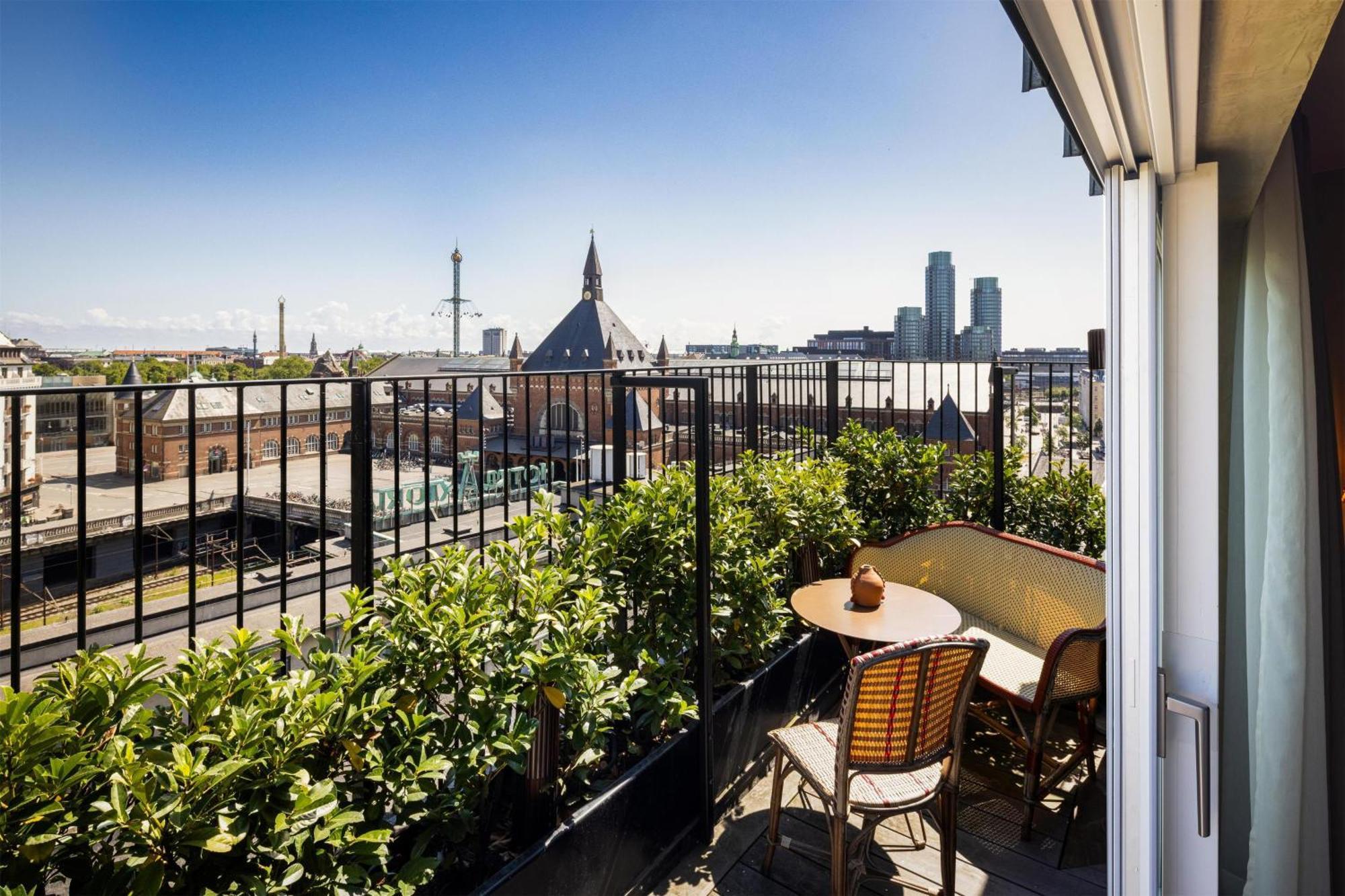 Deluxe Balcony Room