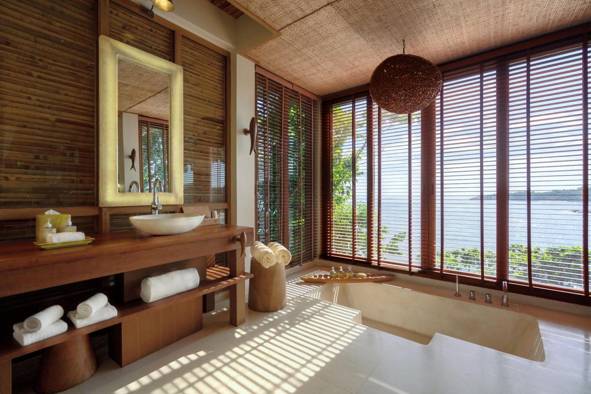 Poolvilla Suite zur Meerseite