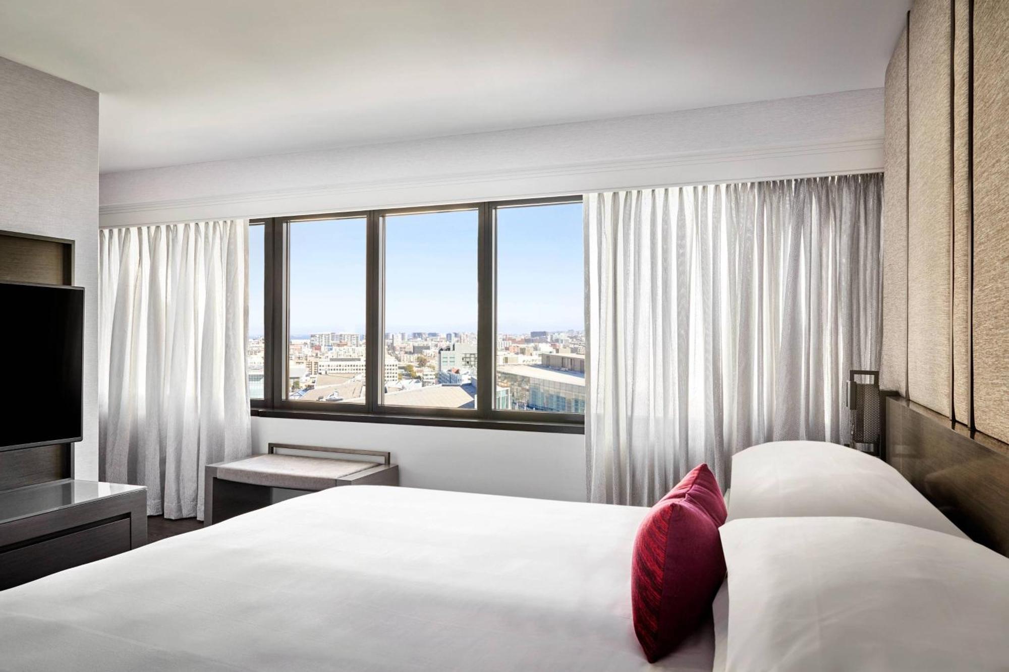 1 Bedroom Junior Suite 1 King,993394726:JPEG