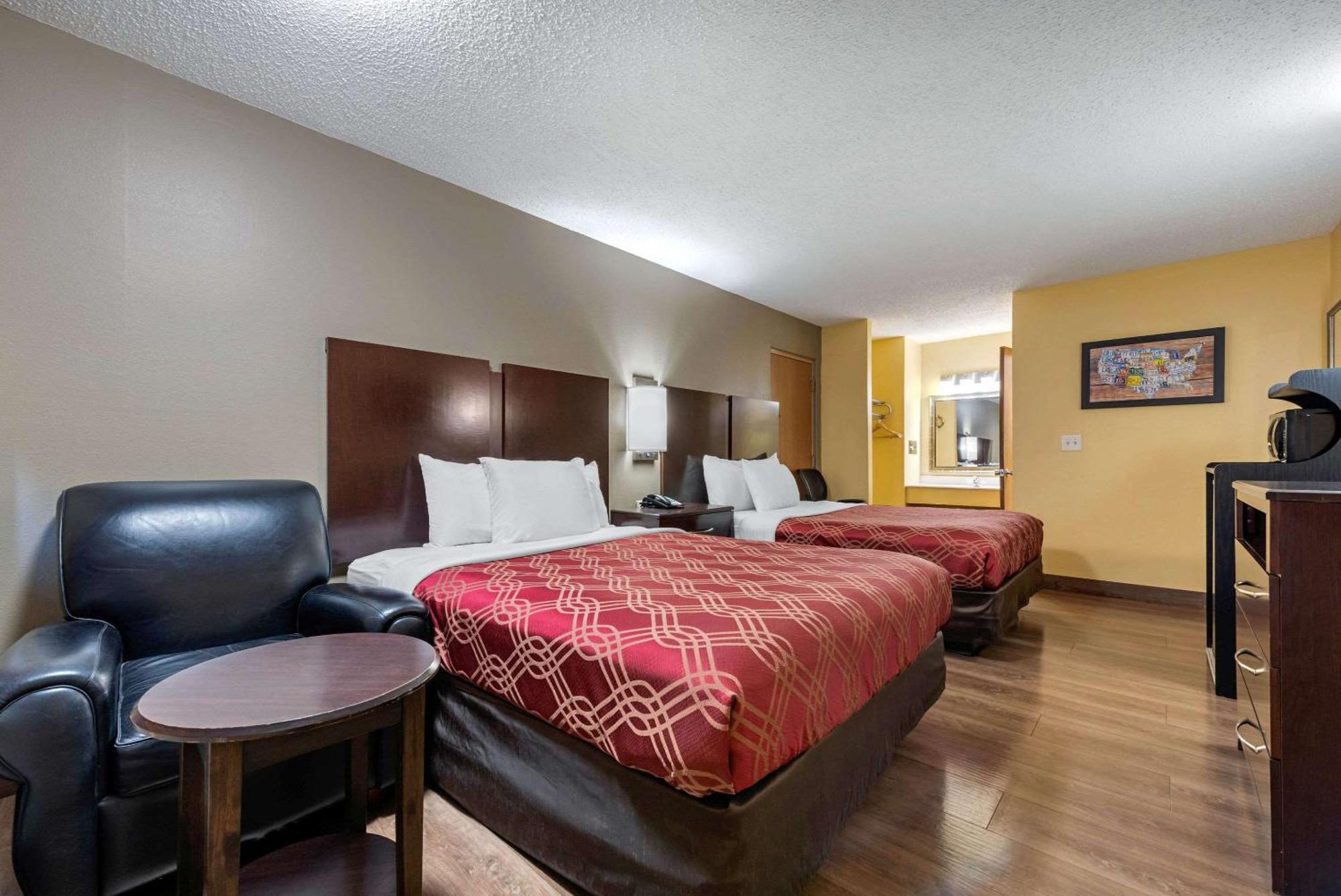 Queen Suite Two Queen Beds Non-Smoking or Upper floor