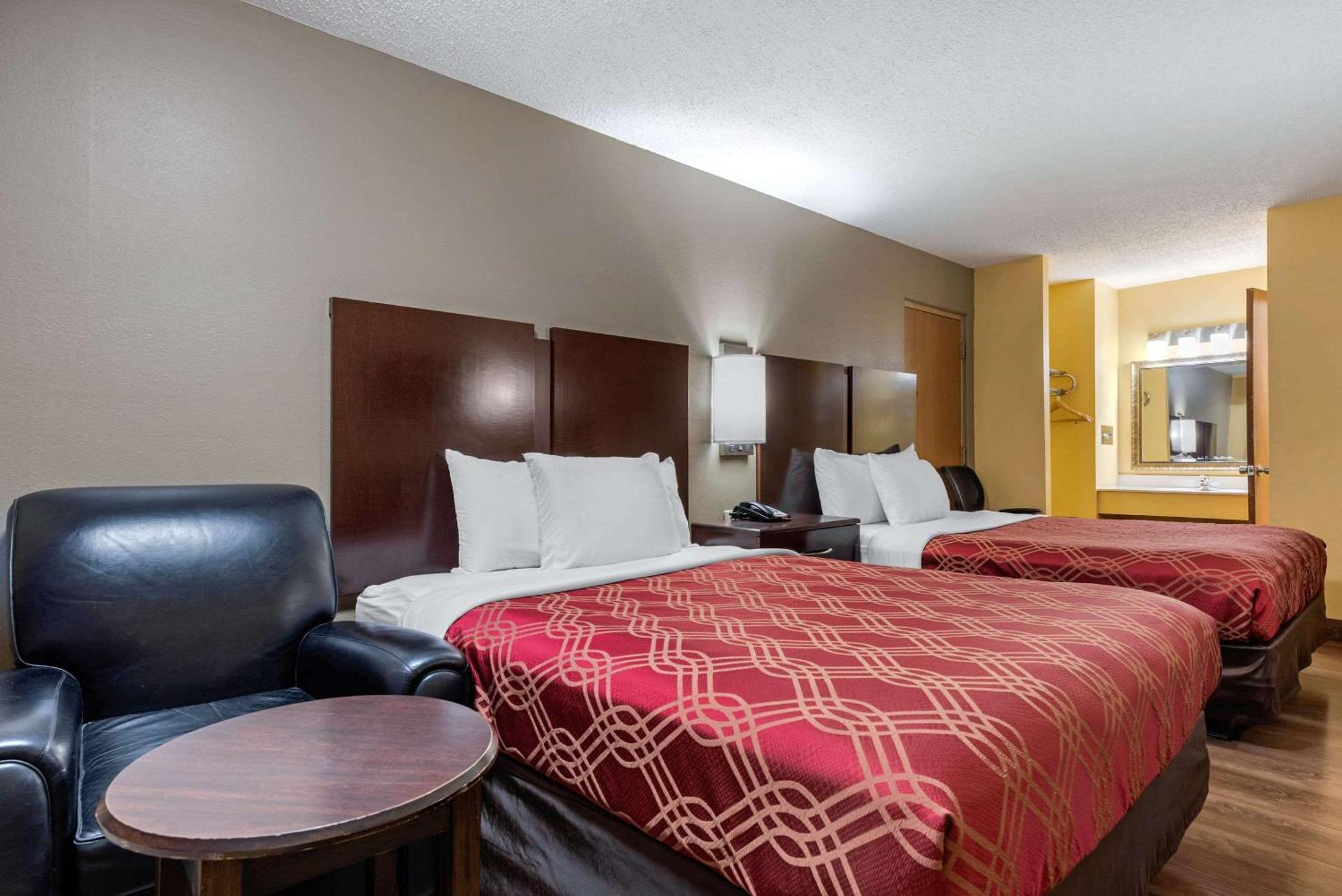 Queen Suite Two Queen Beds Non-Smoking or Upper floor