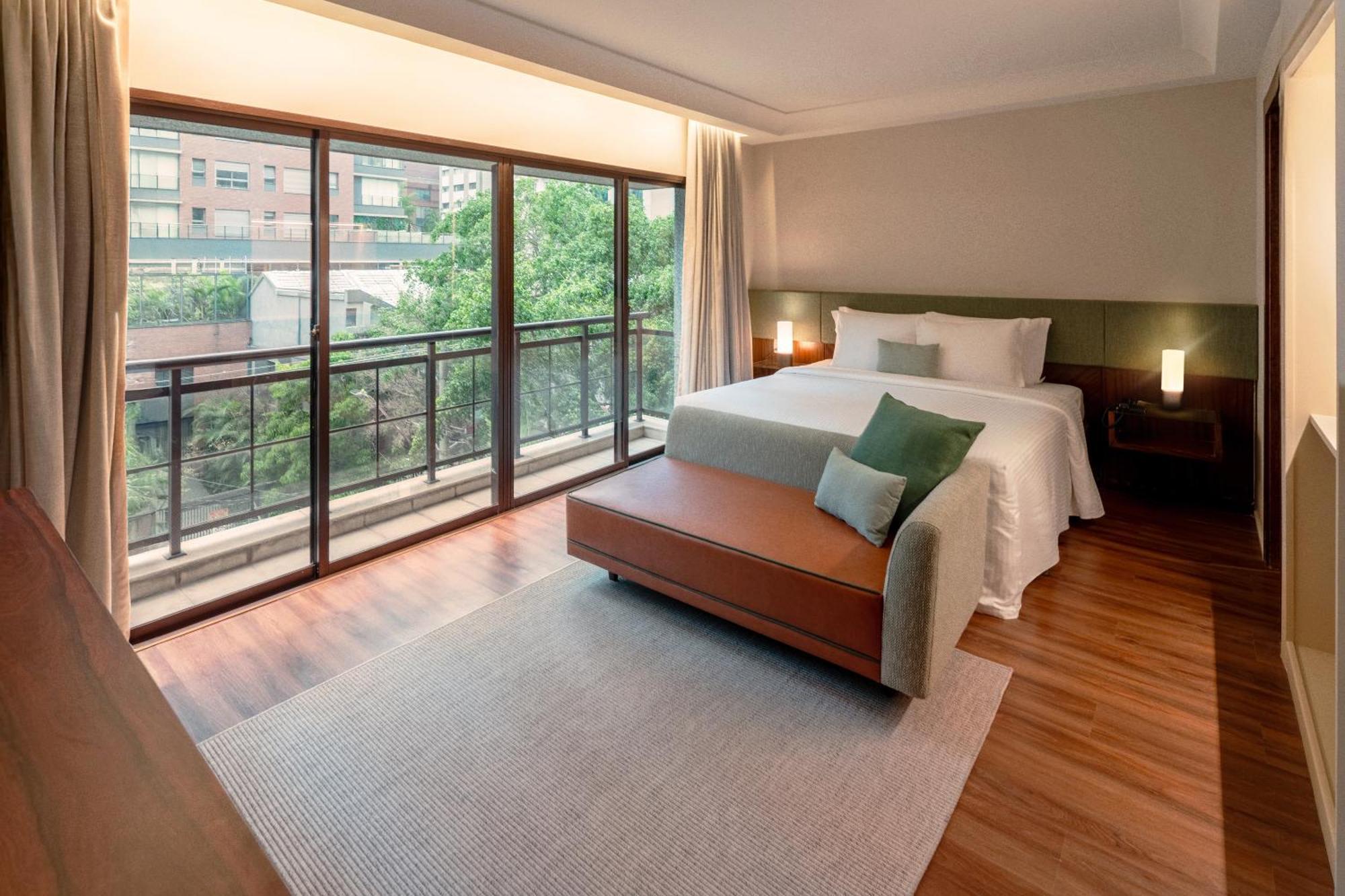 Executive Suite,1710591050:JPEG