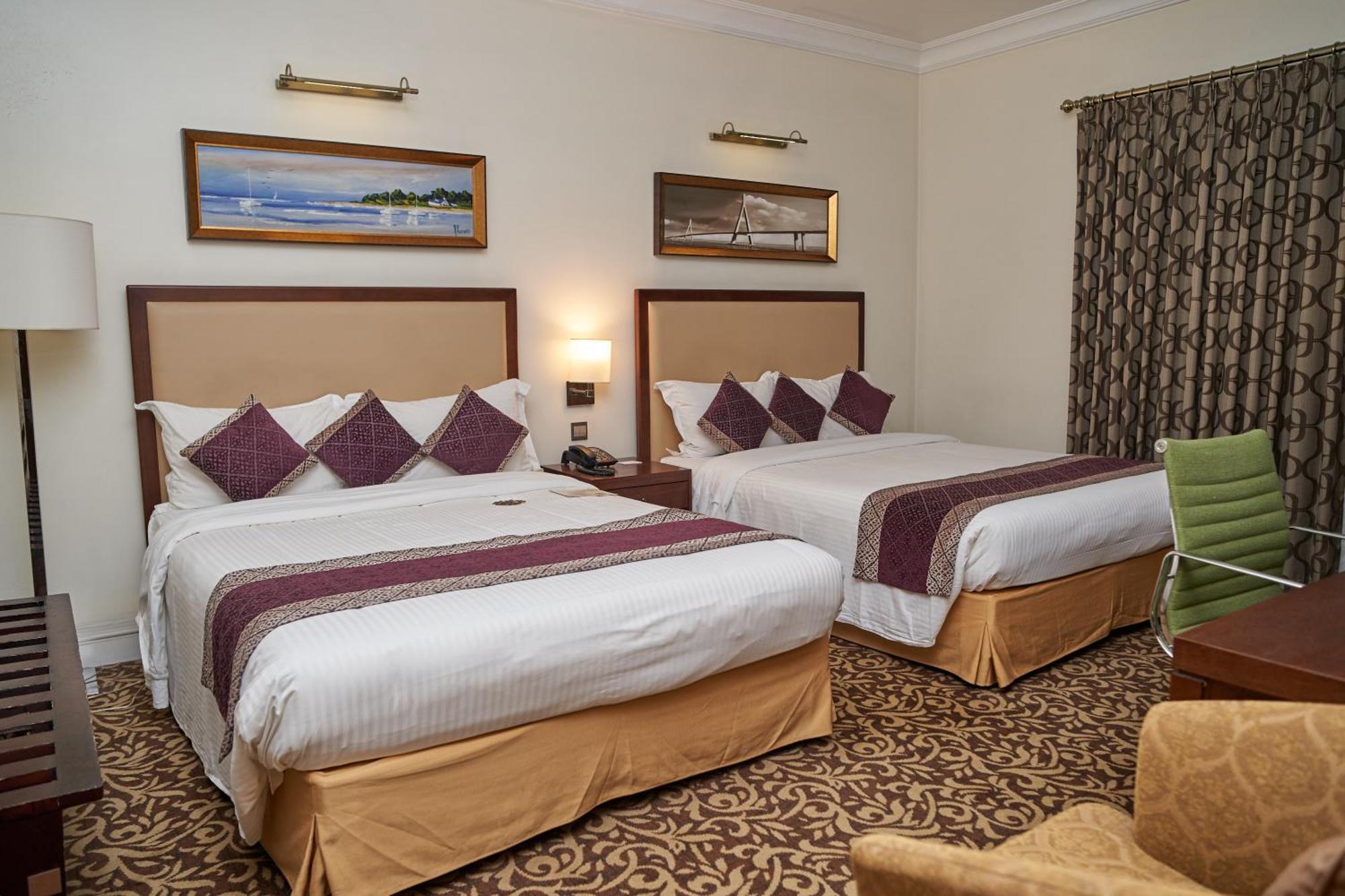 Queen Queen Room