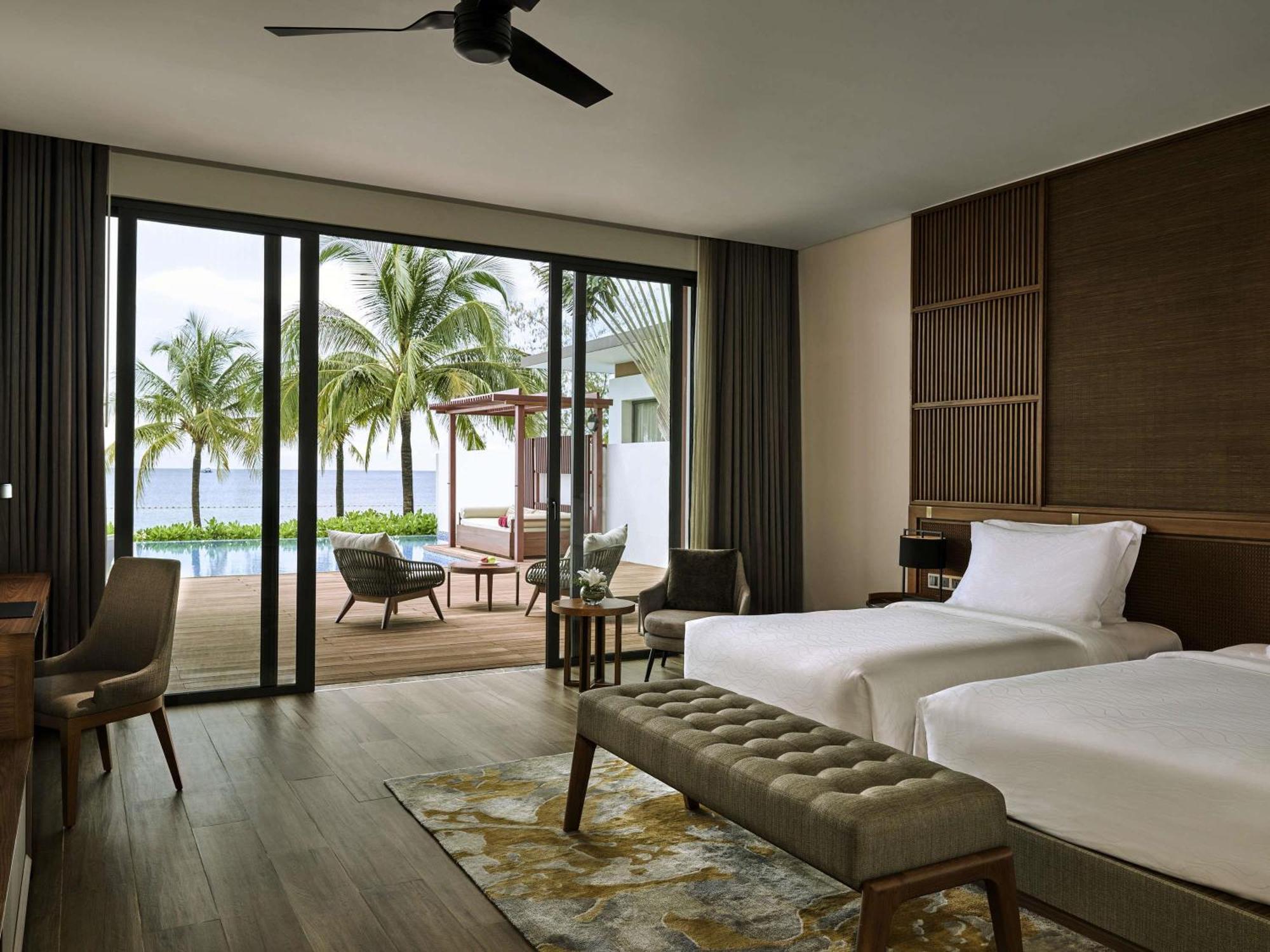 Presidential Four Bedroom Villa with Pool and Sea View