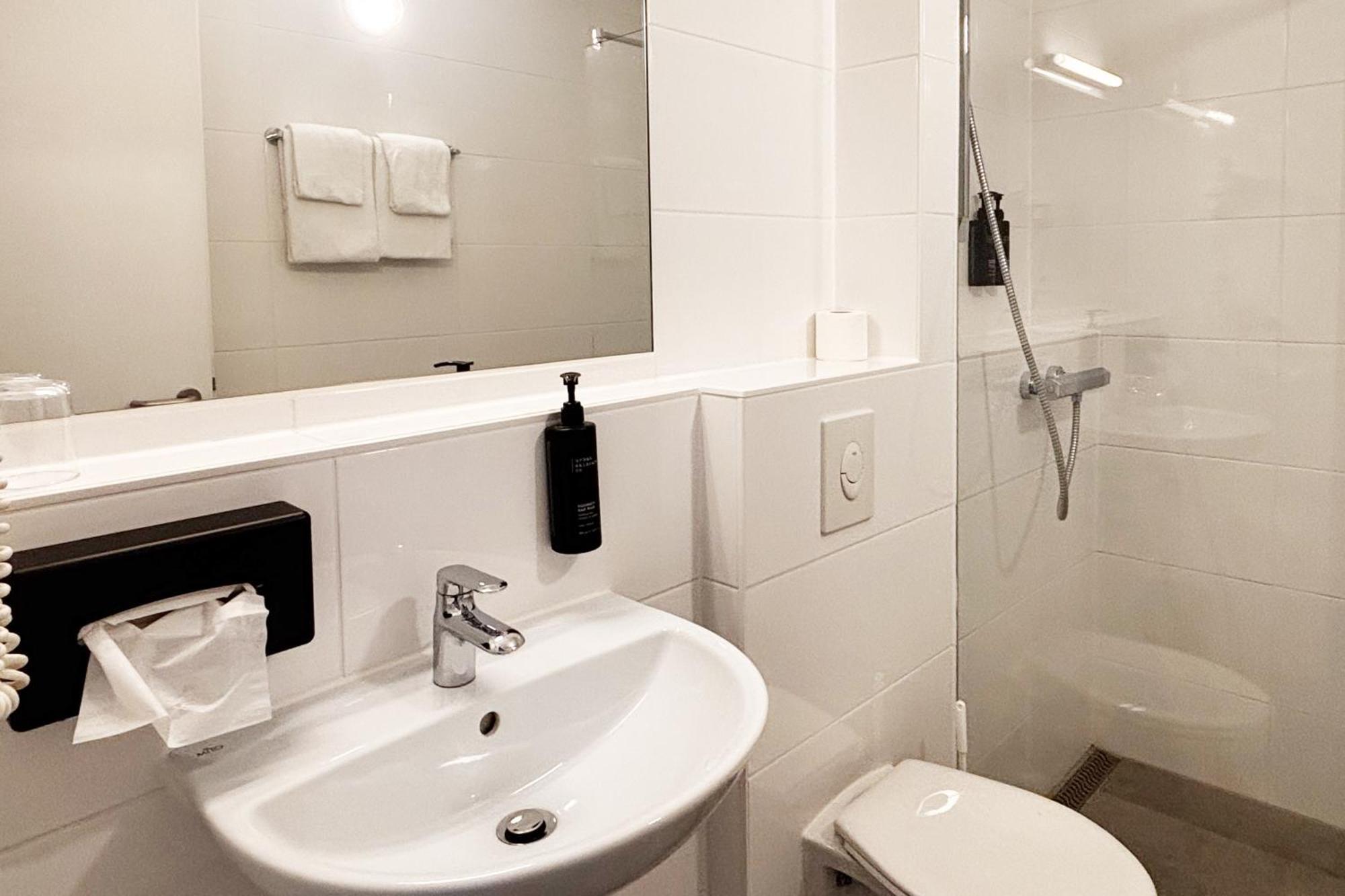 Premium King Room with One King Bed and One Single Bed,1716994536:JPEG