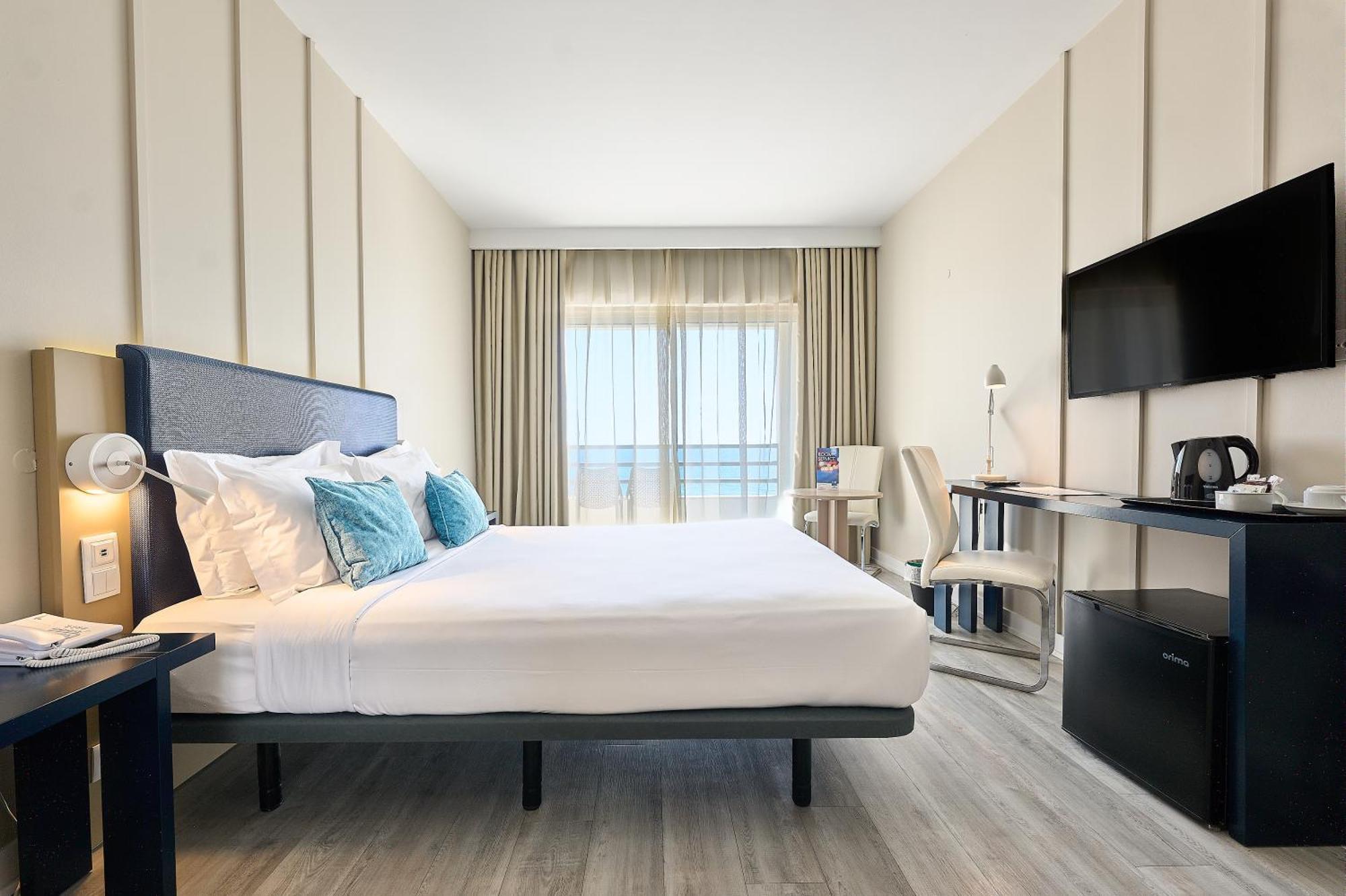 1 Double Bed Premium Ocean Front Non-Smoking