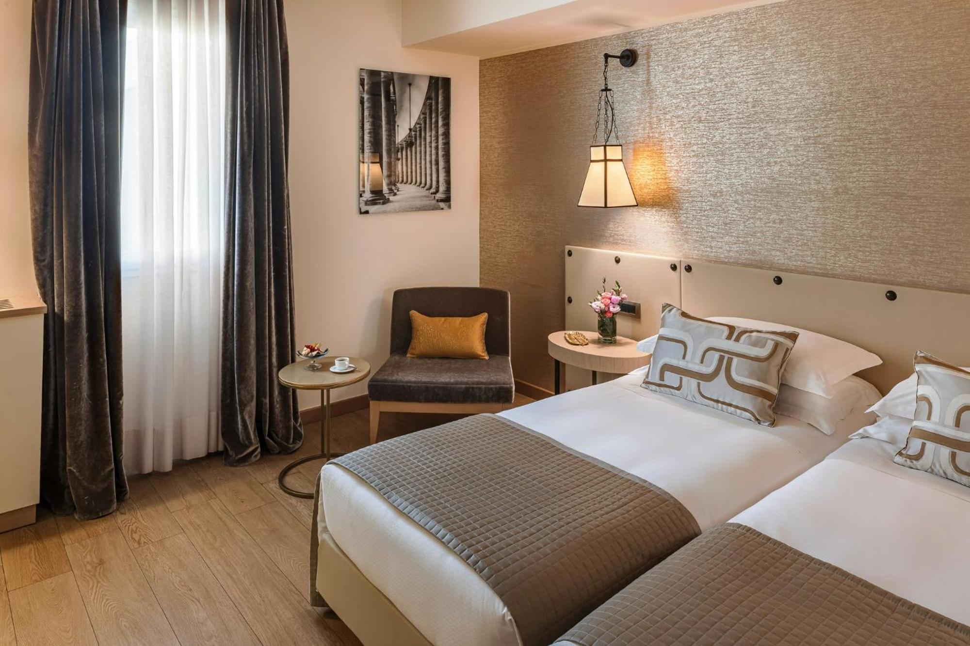 Quarto Executivo com Cama de Casal ou 2 de Solteiro