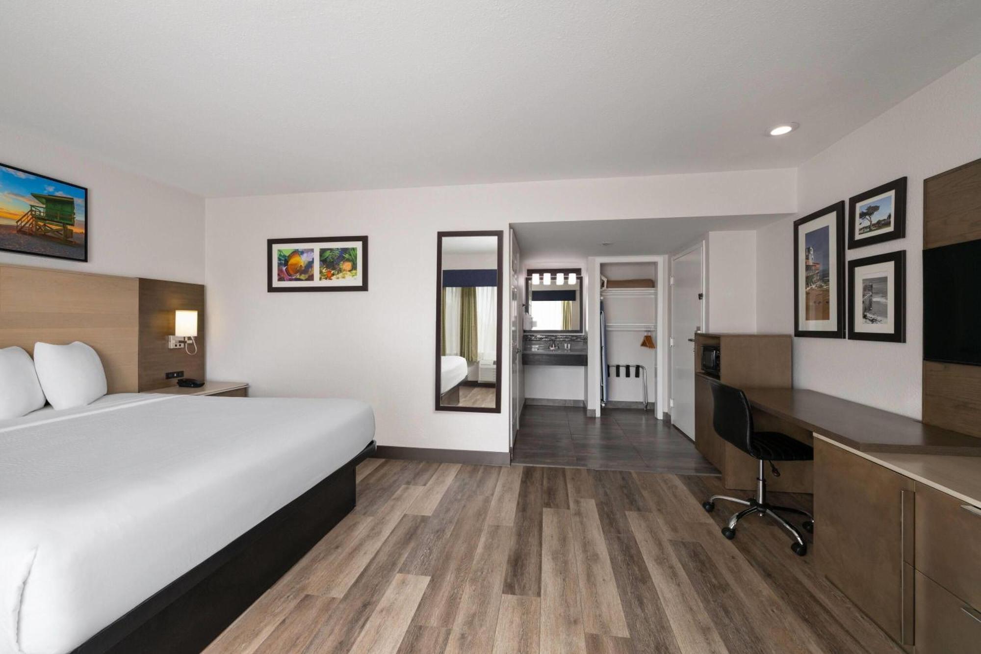 1 King Bed, Mobility/Hearing Impaired, Accessible Room, Non-Smoking,1730023975:JPEG