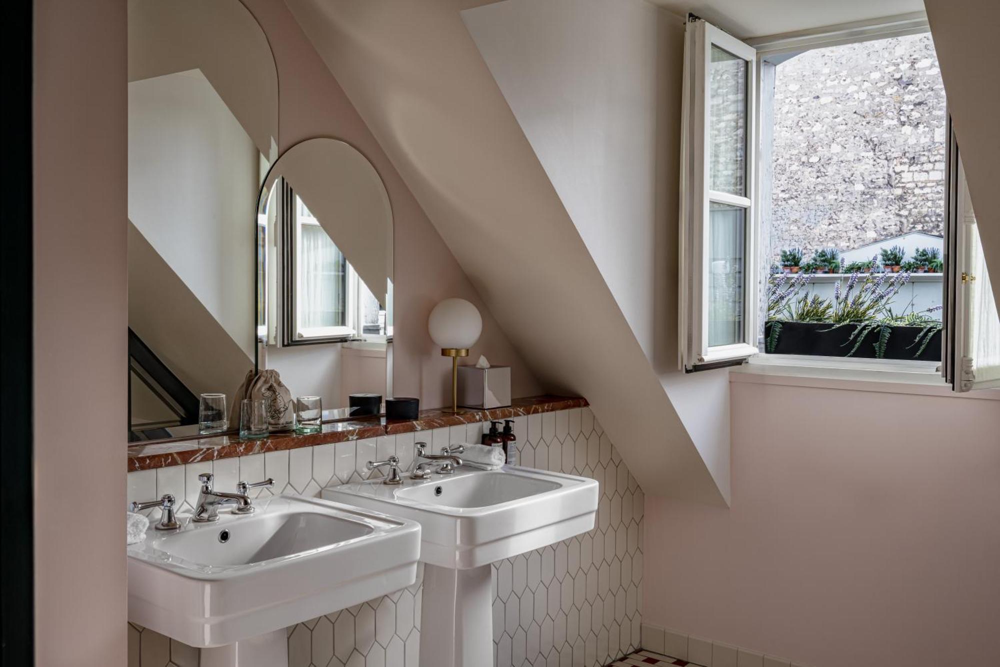 Junior Suite Parisian Eaves