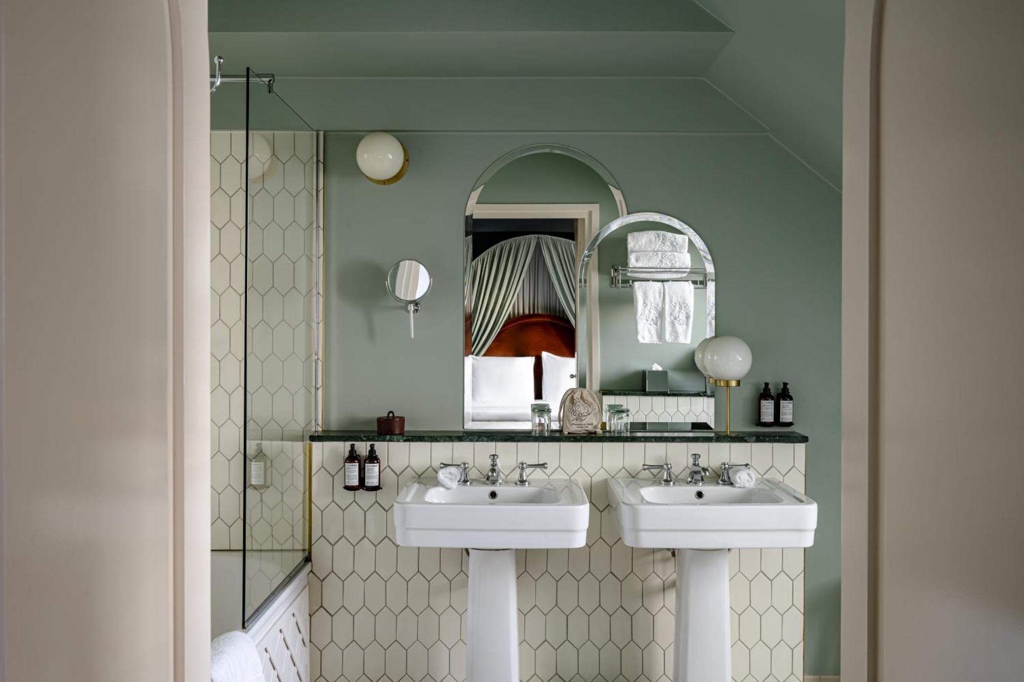 Junior Suite Parisian Eaves