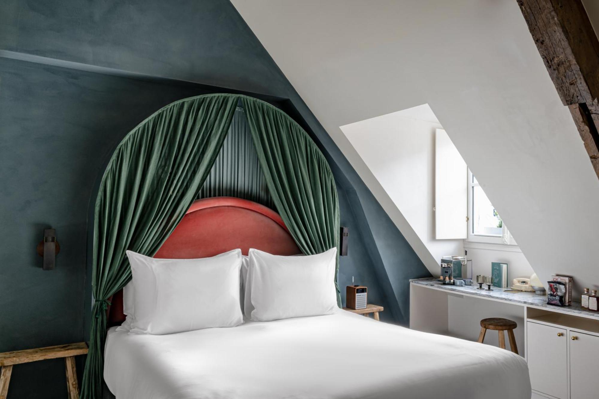 Junior Suite Parisian Eaves