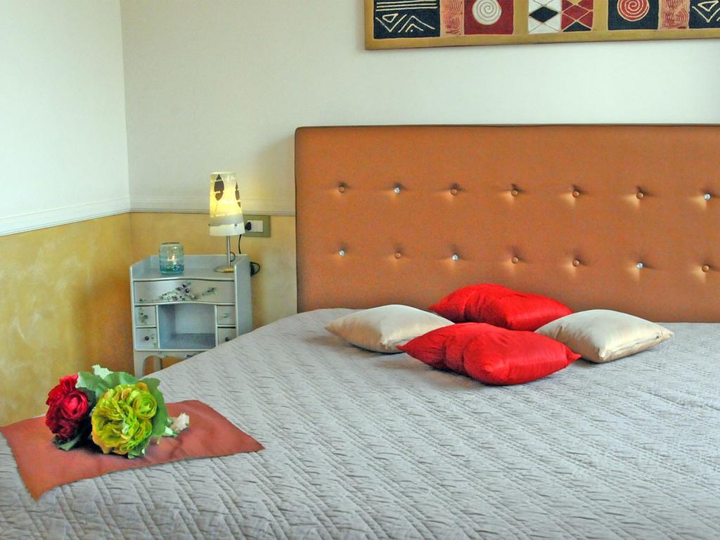 Double Room with Shared Bathroom,537219450:JPEG