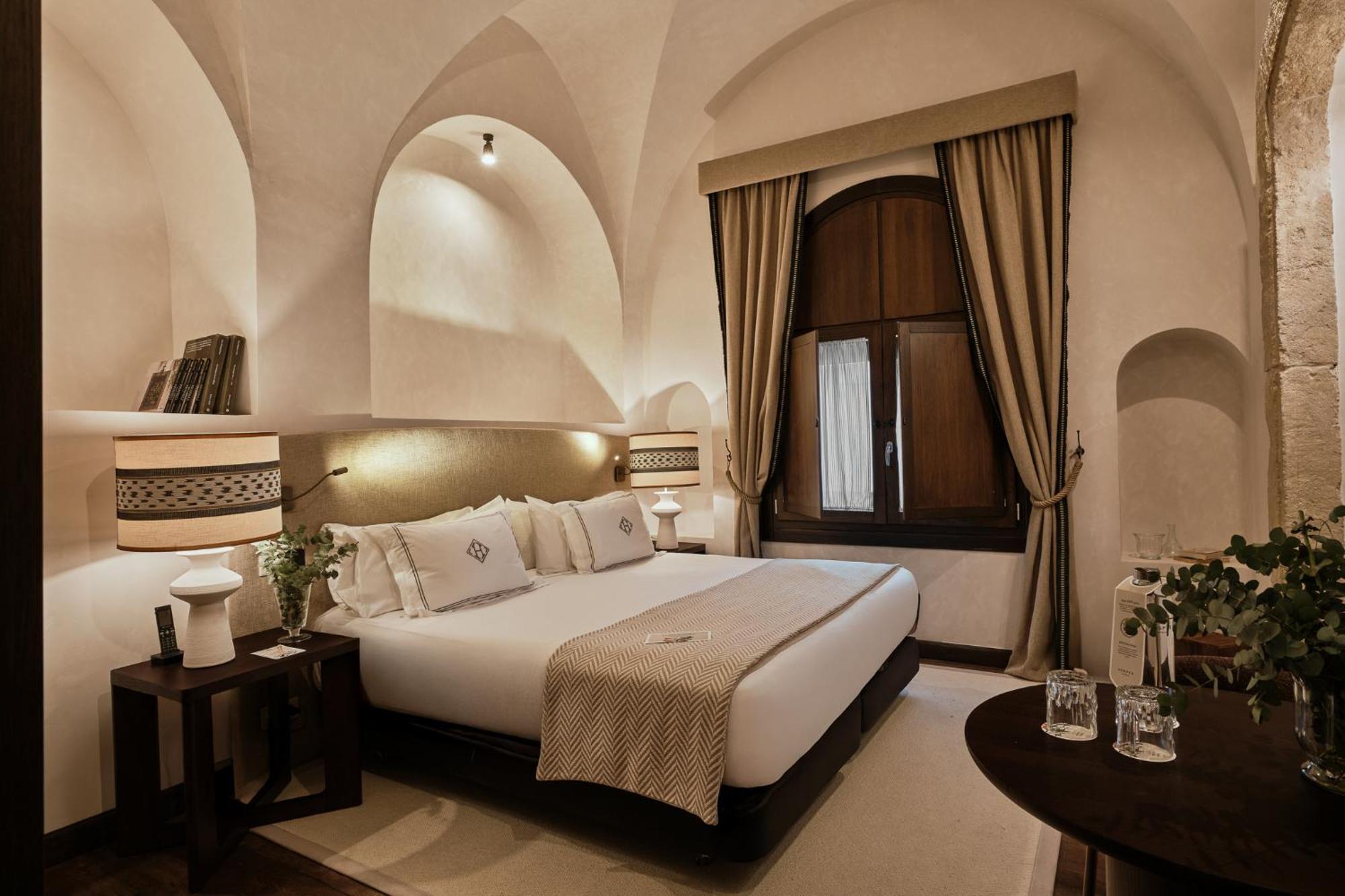 Deluxe Room,1742583950:JPEG