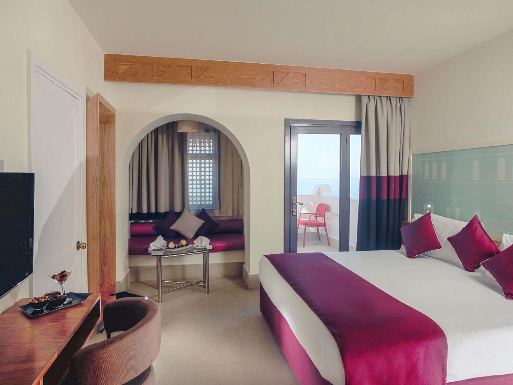 Standard King Room with Sea View