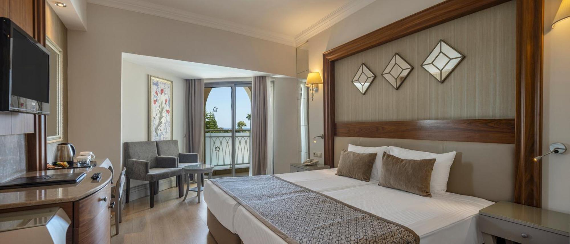 Double or Twin Room with Sea View