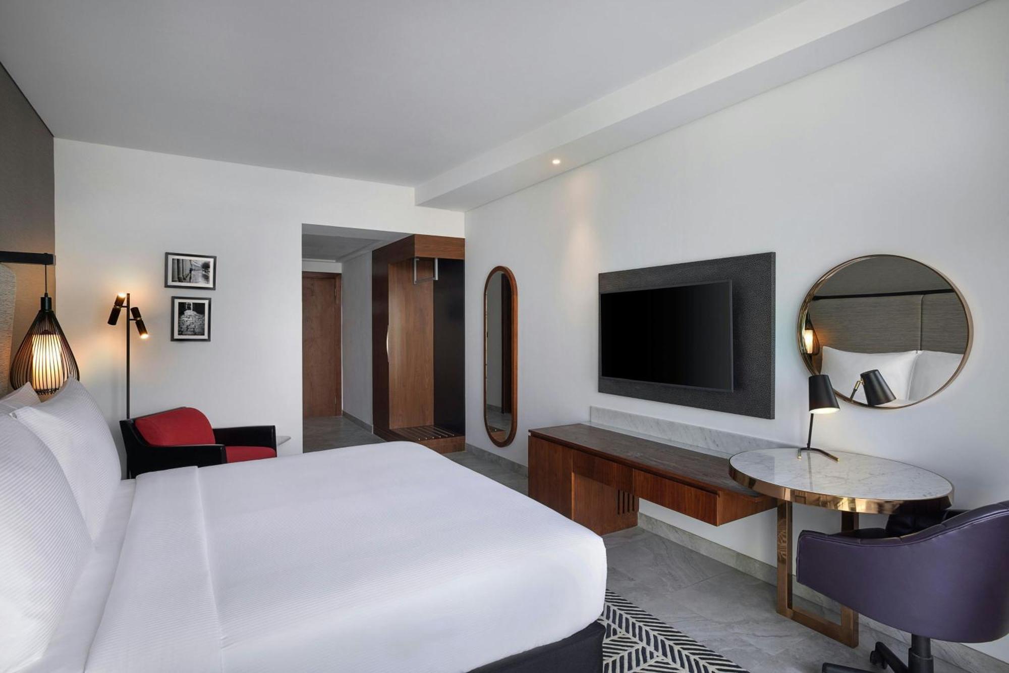 Deluxe King Room Balcony Beach Club Access