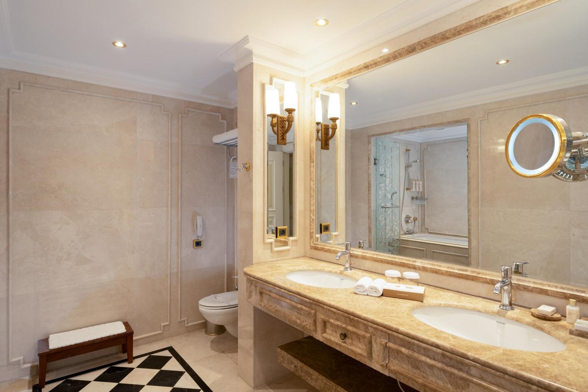 Family Suite (2 Adults + 2 Children up to 12 years old)
