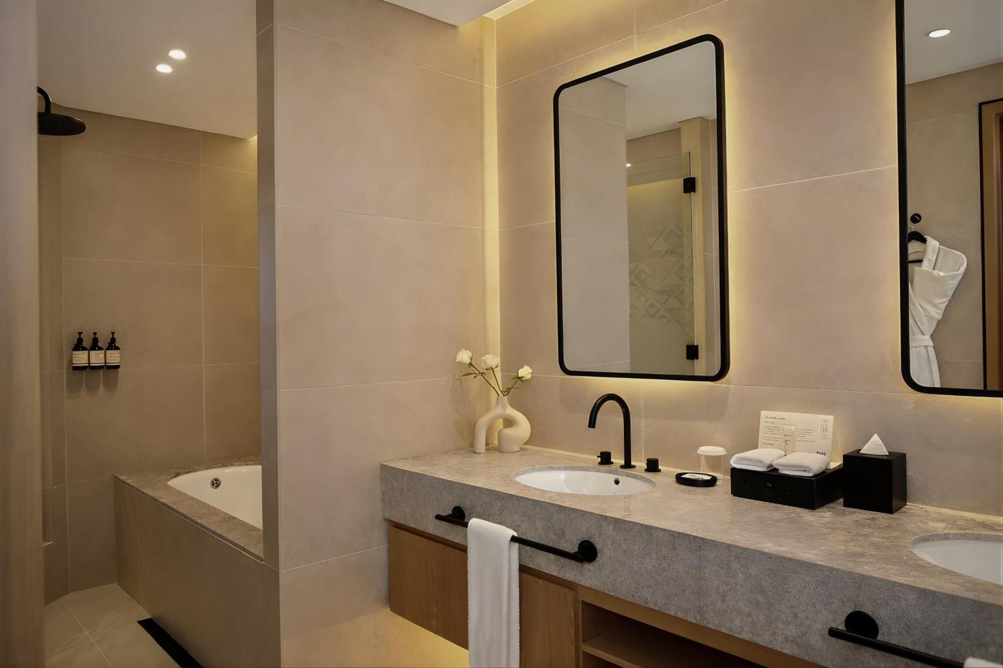 Grand Deluxe City View King Room
