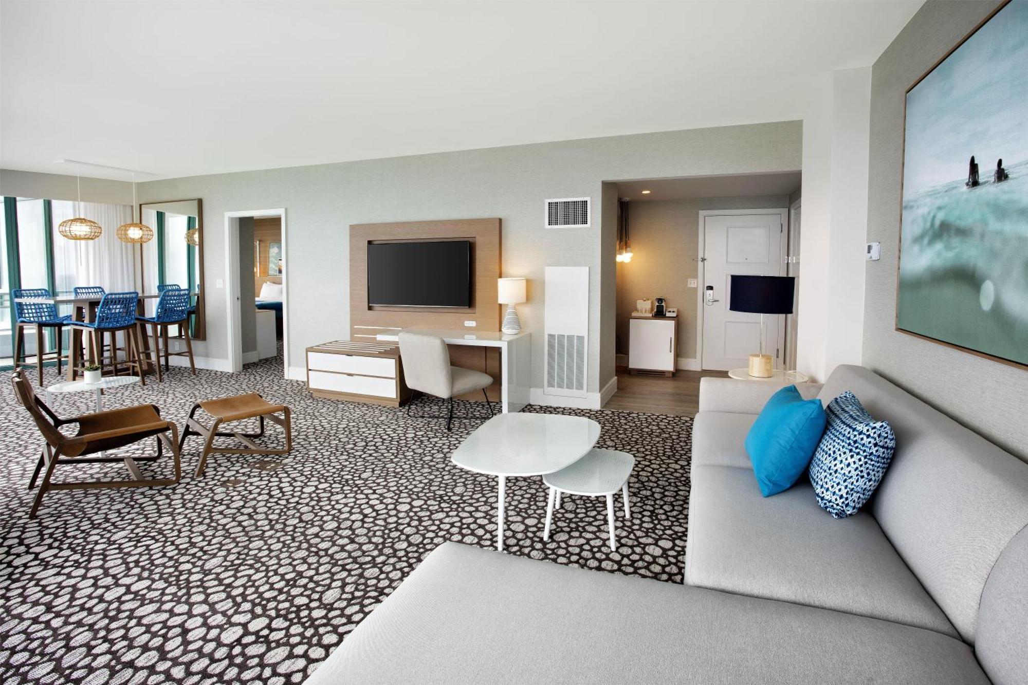 King Corner Suite with Ocean View and Balcony