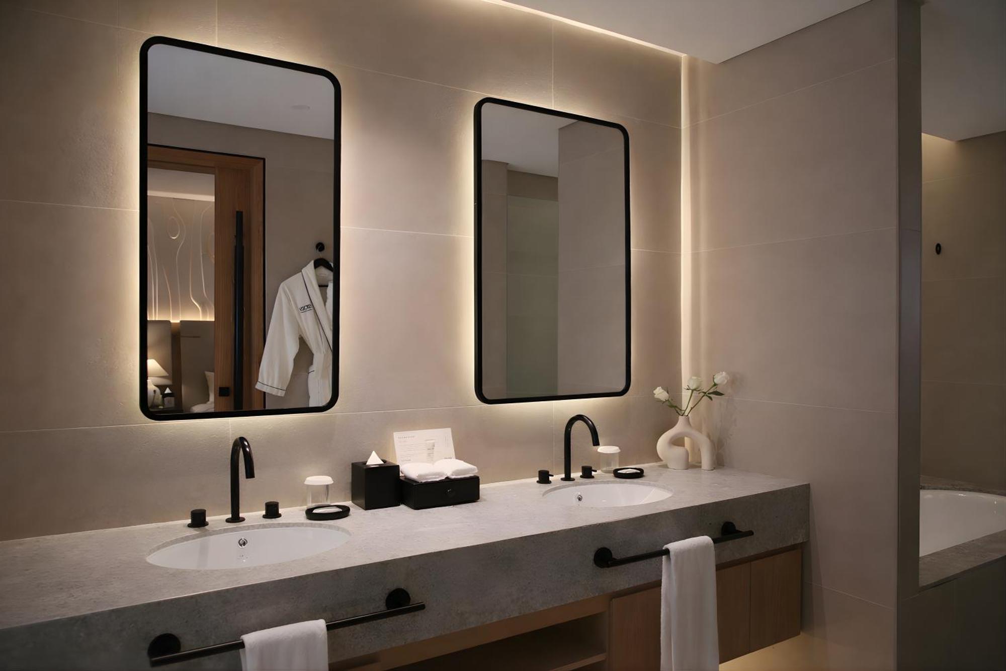 Grand Deluxe City View King Room