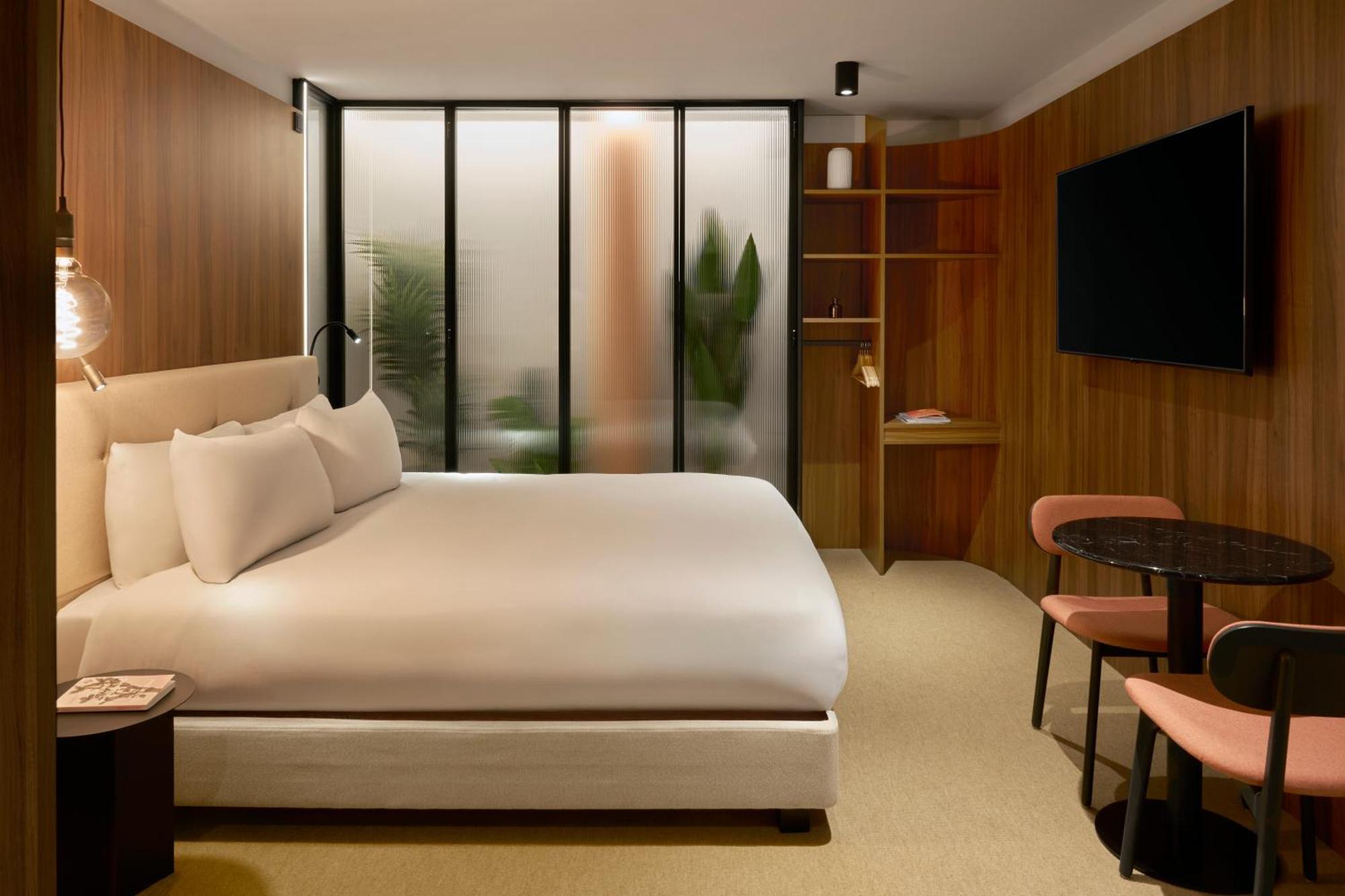 King Room Roll Shower