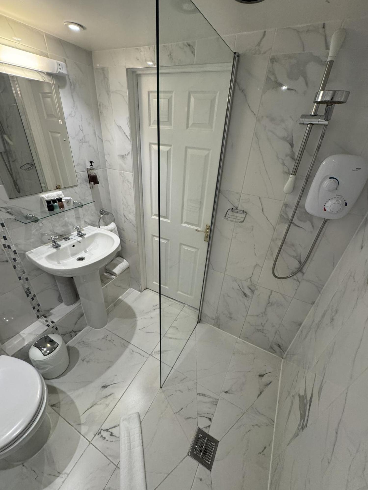 Quadruple Room Shower