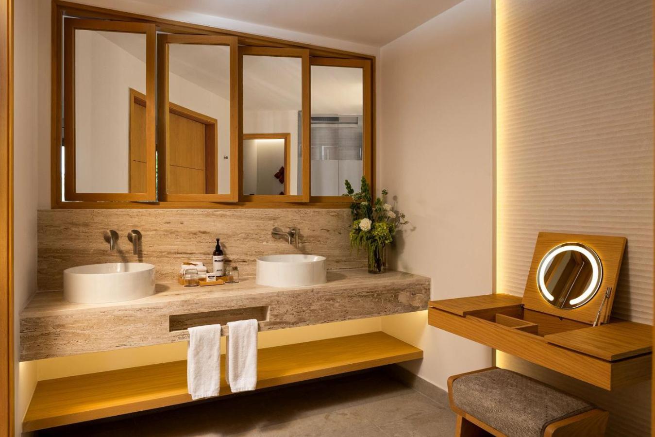 Junior Suite mit Kingsize-Bett und Meerblick