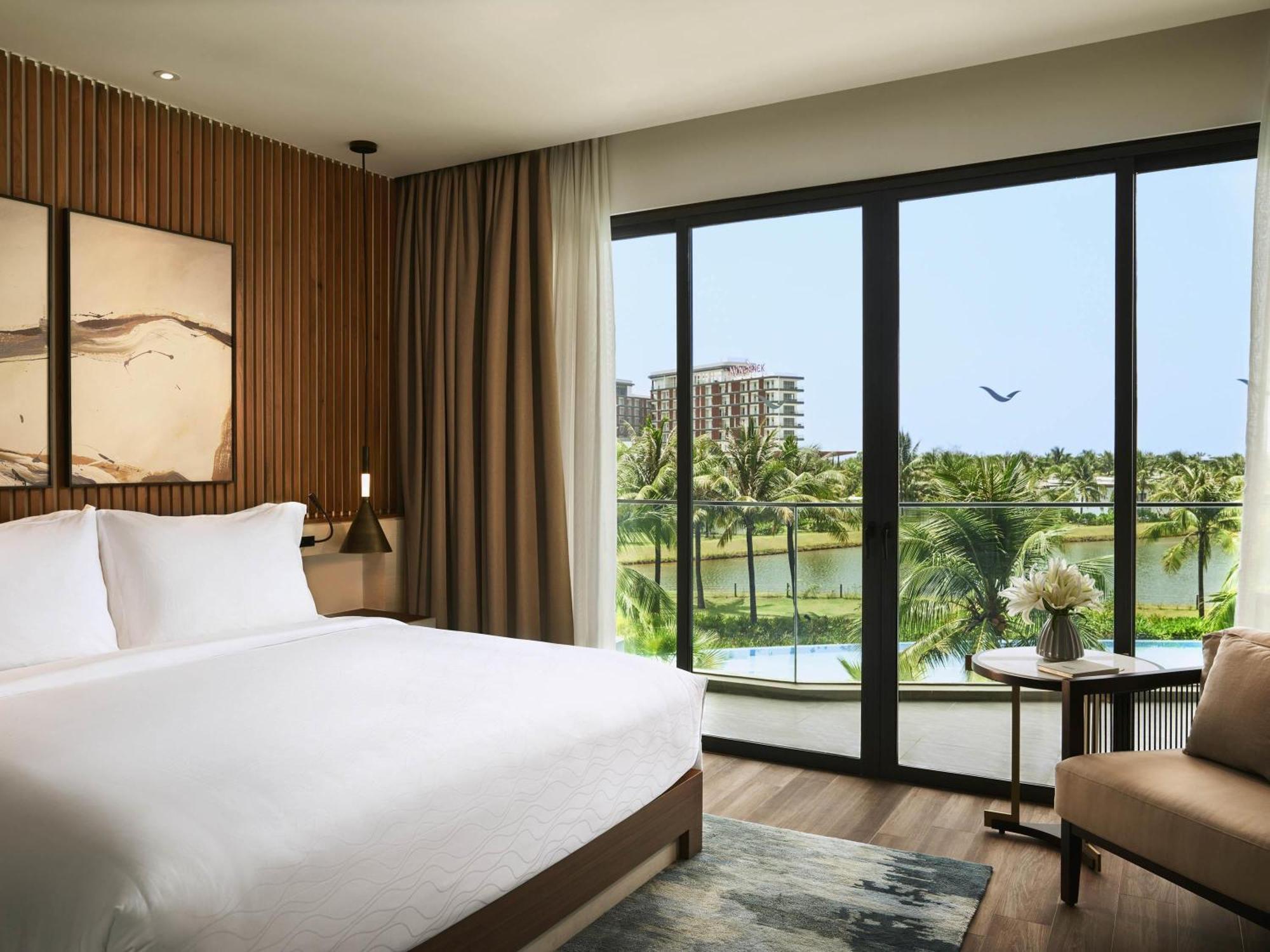 Studio King Room with Balcony and Pool View