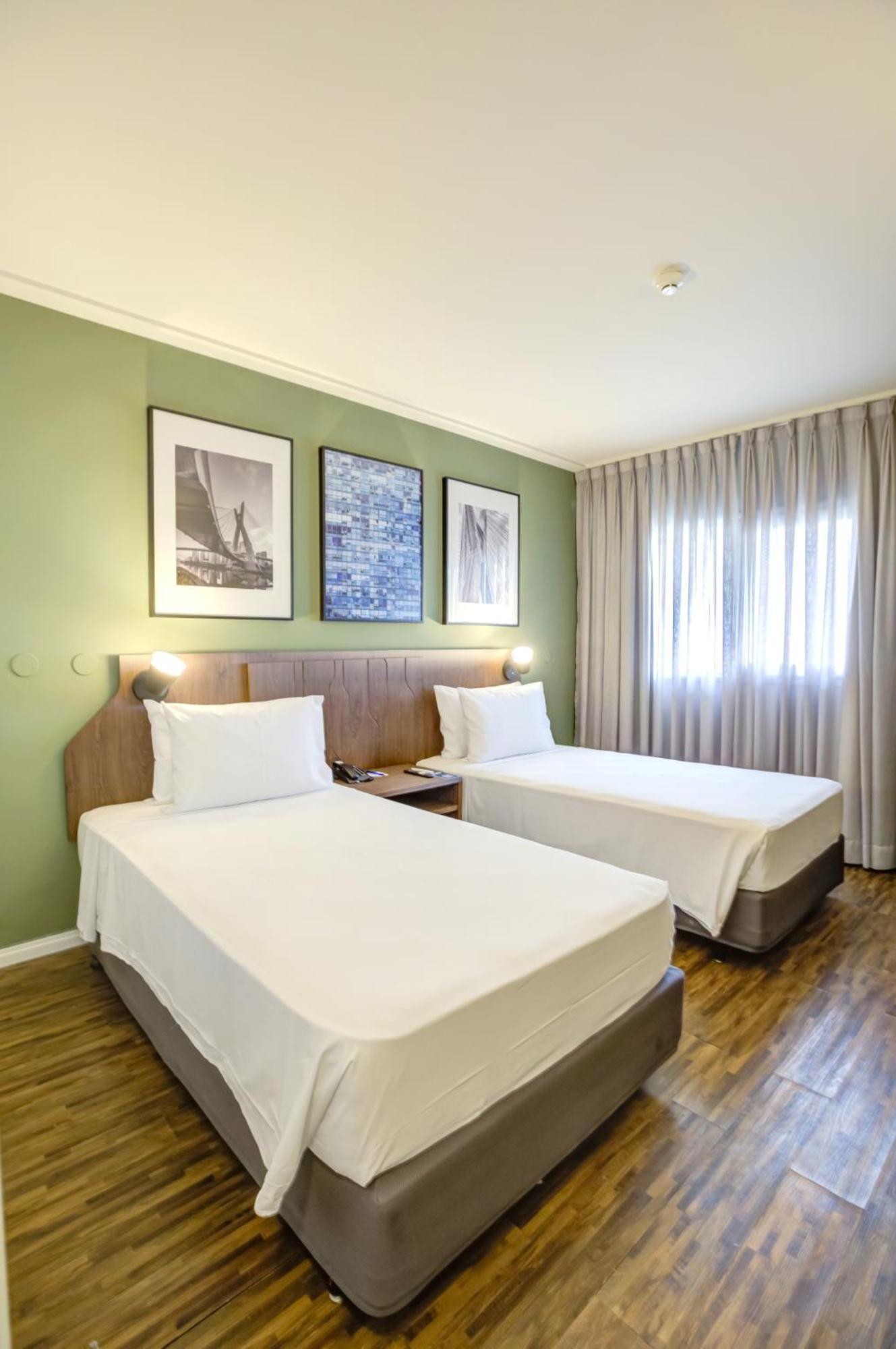Quarto com 2 Camas de Solteiro - Acesso para Hóspedes com Mobilidade Reduzida
