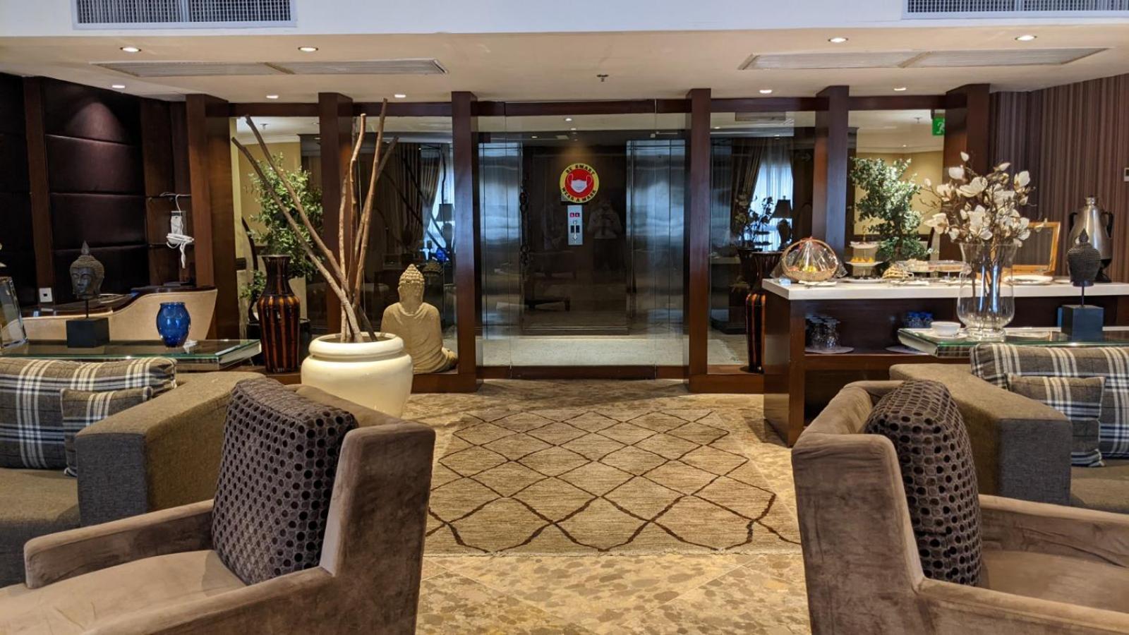 Executive Executive lounge access Guest room City view