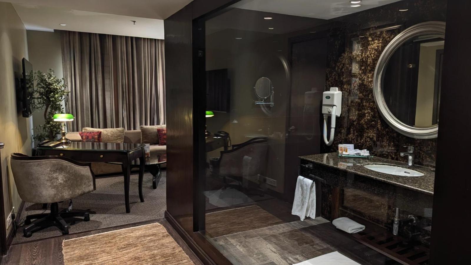 Suite Executive lounge access Suite 1 King