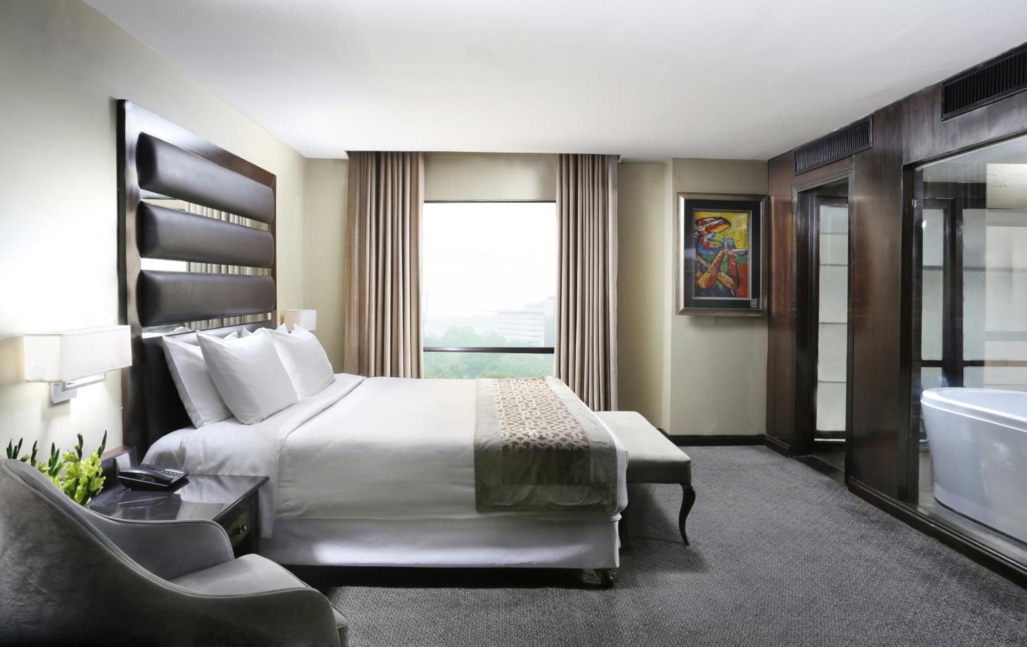 Suite Executive lounge access Suite 1 King