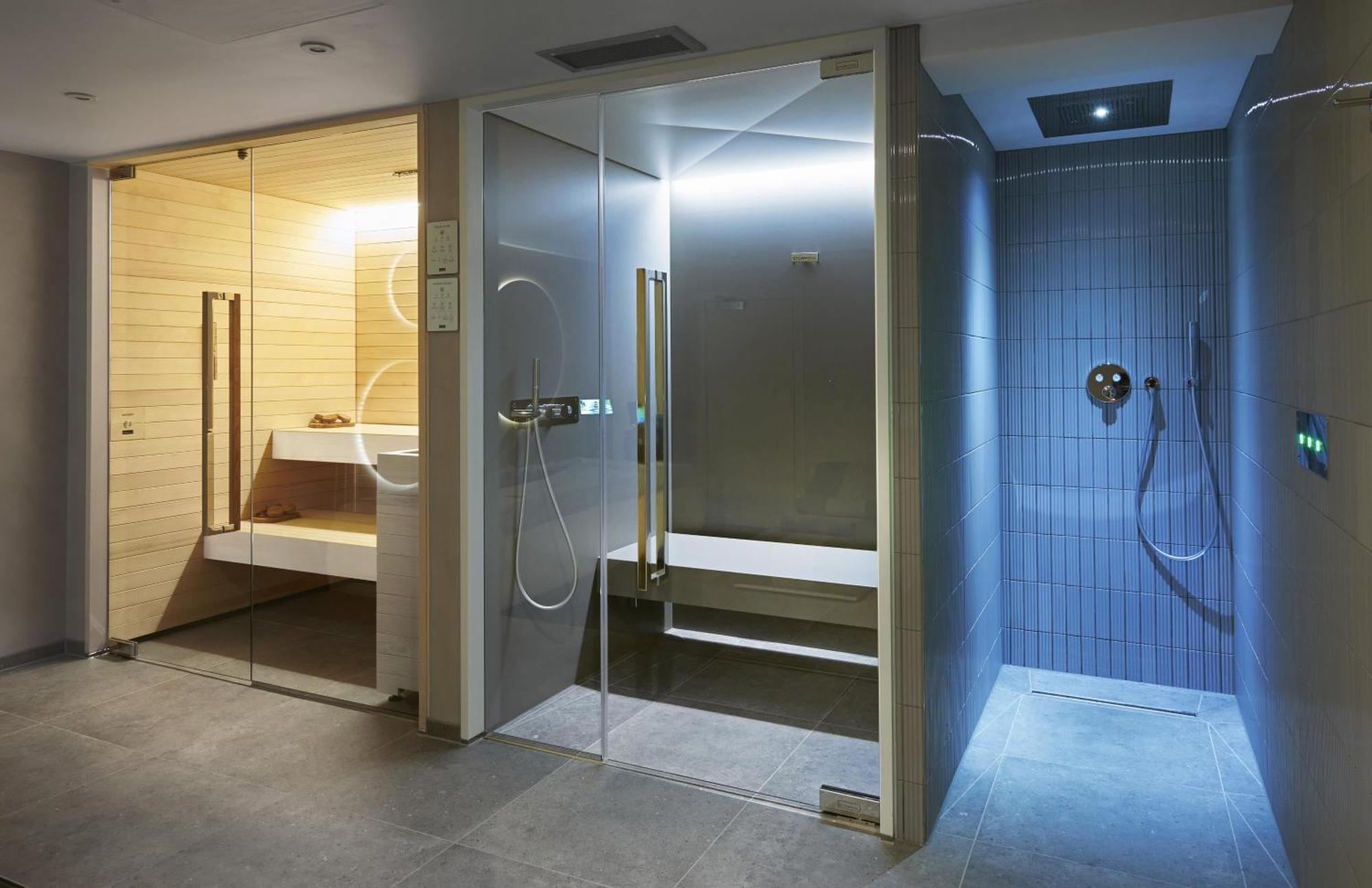 Deluxe Room Hilton Private Wellness Area