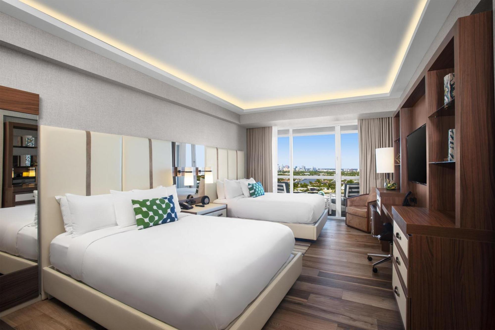 Studio Two Queen Beds Intracoastal View
