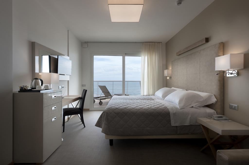 Deluxe Tweepersoonskamer met 1 of 2 Bedden en Uitzicht op Zee