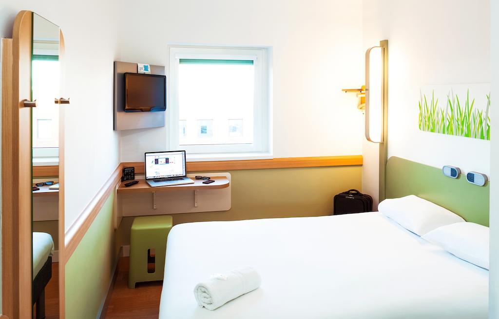 Standard Double Room,546028950:JPEG