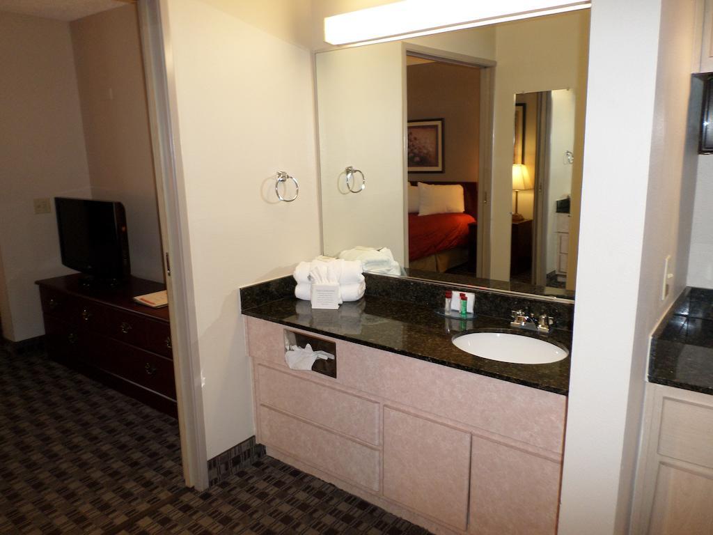 Deluxe King Suite