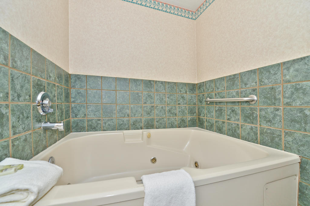 Family Room with Bath,780349917:JPEG