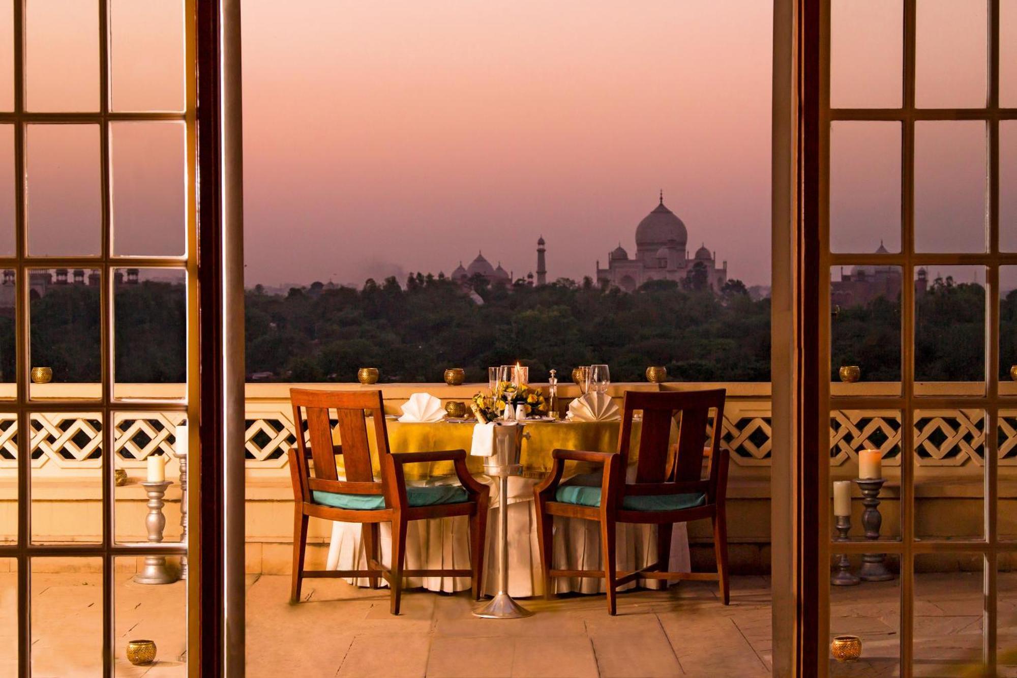 Deluxe Suite Balcony Taj Mahal View
