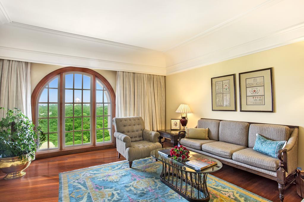 Deluxe Suite Taj Mahal View