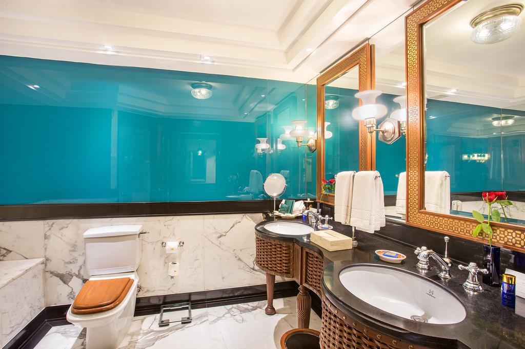 Deluxe Suite Taj Mahal View