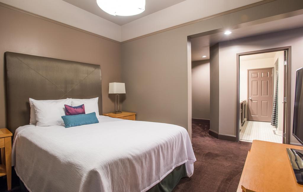 Queen Suite,414823224:JPEG