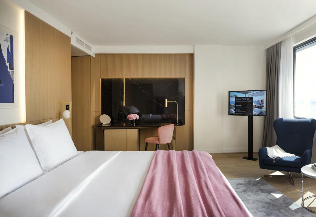 Superior Double Room with Partial Sea View