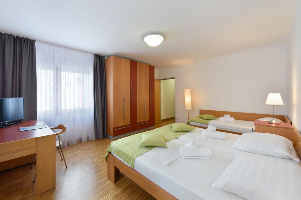 Dreibettzimmer